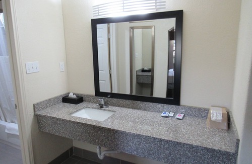 Cedar Crest Hotel | Trinity Suites Downtown Dallas