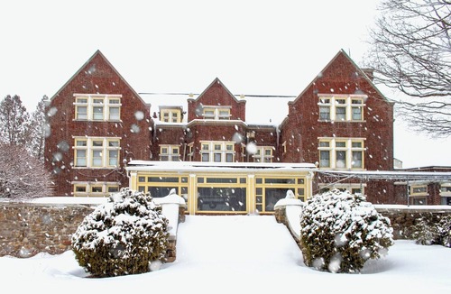 Manchester House | TripAdvisor #1! Magnificent Inn sleeps 32 up to 100! Reunions, Weddings Catering