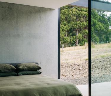 Koonya House | Triptych - The Blunt House