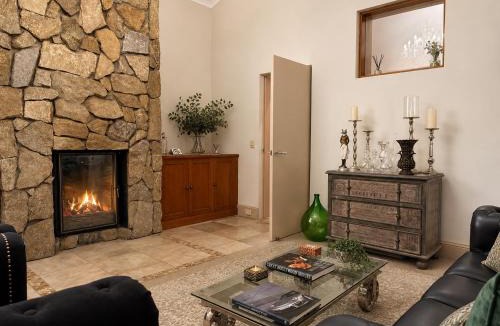 Beechworth Hotel | Twelve on Albert