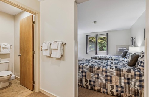 West Bridgewater Hotel | Two Double bed Standard Hotel room 217