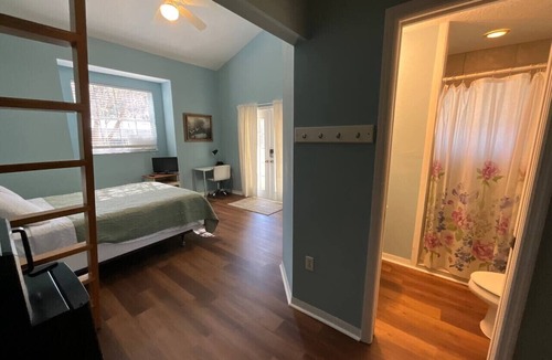 Williston House | Two Hawk Hammock Suite