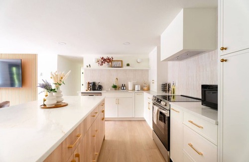 Seattle House | Two Homes Under One Roof · Sleeps 14 · 4 Parking