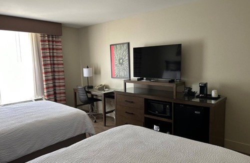 Barstow Hotel | Two Relaxed, Convenient Rooms w/Breakfast Near Restaurants + Gas Stations