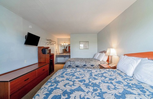 Aurora Hotel | Two Units, One Adventure: Walk to Local Shops, Enjoy Breakfast & Highway Access