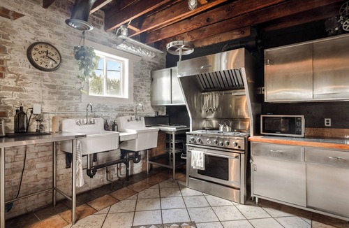 Walkerville House | Unique 2-BDR Historic Warehouse Loft with Terrace and Fireplace ! ! !