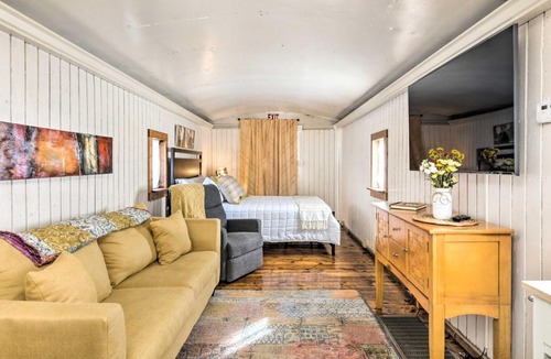 Duenweg Apartment | Unique Joplin Gem: Converted Train Car Studio