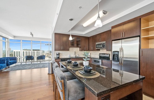 Commerce Apartment | Up scale Home downtown LA with Staplescenter views