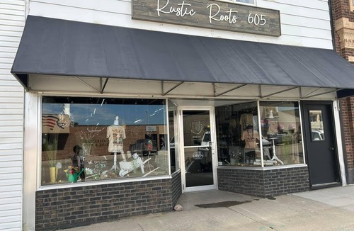 Miller Apartment | Updated apartment on Main Street! Easy access to bars, restaurants, & shopping!