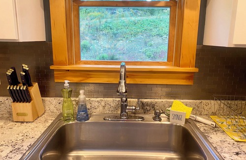 Townshend House | Updated, Modern, Rustic, but Chic 3-Bedroom house in Townshend with WiFi/Heat/AC