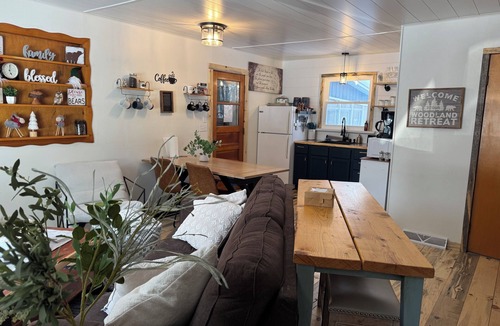 Tomahawk Cabin | Updated Private wooded cottage on the River with hot tub & sauna & pool table!