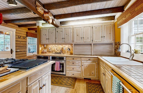 Trout Lake Cabin | Upscale Riverfront Lodge with Firepits & Game Room - Close to Mt. Adams