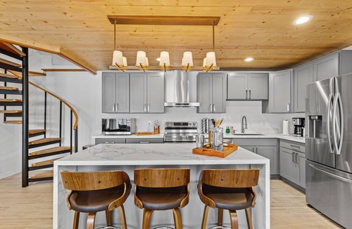 Vashon Island House | Vashon Modern Beachfront Getaway: Pet & Family-Friendly with Stunning Views!