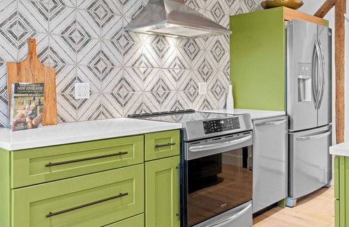 Stratton and Bromley Ski Areas House | Vermont Summer Escape - Sleeps 8 with FirePit, Hot Tub, and Pet Friendly!