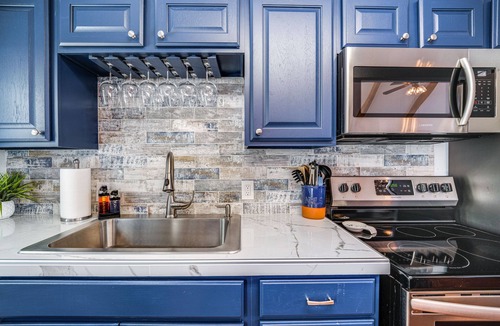 Pottsboro House | Versatile Home w/Deck & Grill, 1 Mi to Lake!