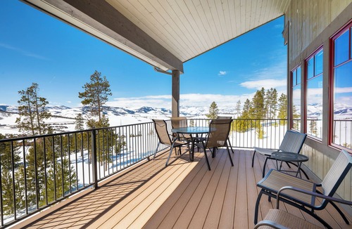 Granby House | Views, Ski, Golf! 6 BDR, 13 Beds, Hot Tub!