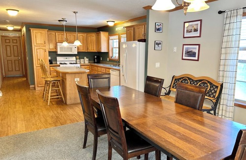 Pittsfield House | VT Cabin, close to Killington Mountain and lakes.