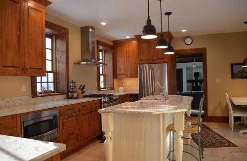 Cavendish House | VT Retreat - TV + Hot Tub + Pool Table