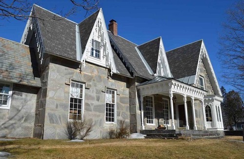 Cavendish House | VT Retreat - TV + Hot Tub + Pool Table