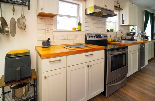Federal Hill House | Walk Everywhere | 2-Bedroom House w/Backyard