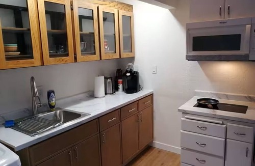 Shoreline Apartment | Walk to Light Rail - Spacious Suite w/Private Entry & AC