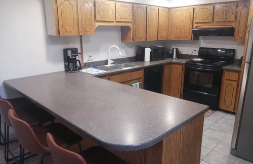 Shoreline House | Walk to Light Rail Station - Cozy Home w/AC