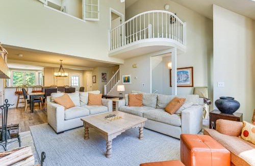 West Dover House | Walk to Ski Lift Spacious Condo in West Dover!
