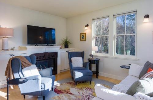 Eastsound House | Walk to Town, Beach, Modern, Gourmet Kitchen, EV