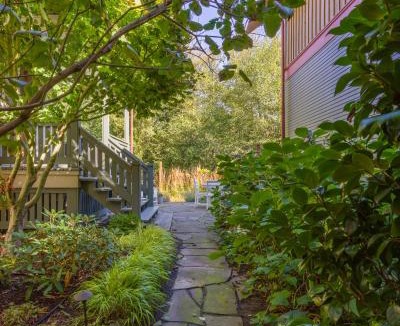 Eastsound House | Walk to Town, Beach, Modern, Gourmet Kitchen, EV