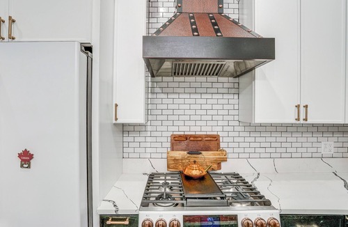 Stockade Historic District Apartment | Walkable Schenectady Getaway: 2-Unit Campus Hub