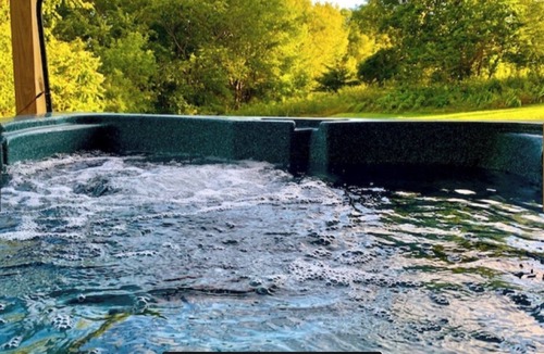 Waterville Cabin | Walnut Ridge Cabin 2 Bedrooms and Hot Tub Jacuzzi