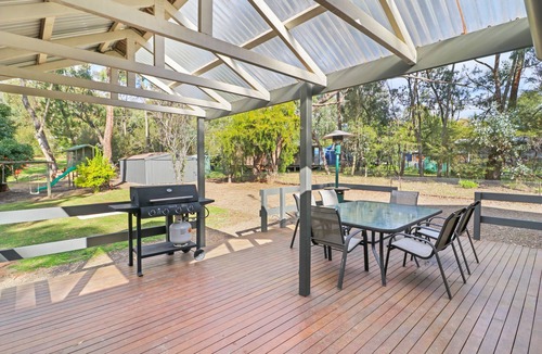 Jamieson House | Wararipa - located just a stone's throw away from the breathtaking Lake Eildon.