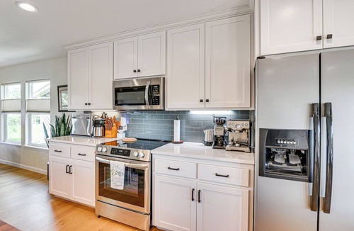 Dickinson House | Waterfront 2-Unit Combo w/Dock in Dickinson