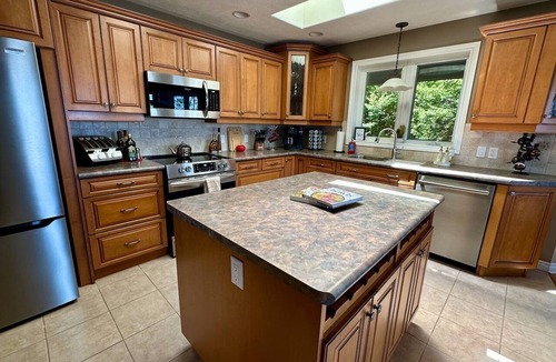 Tobermory Cottage | Waterfront | 22' Windows | Starlink | Kayaks
