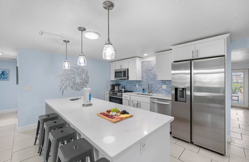 Spring Hill House | Waterfront/5BR w/Heated Pool/Kayaks & Ping-Pong