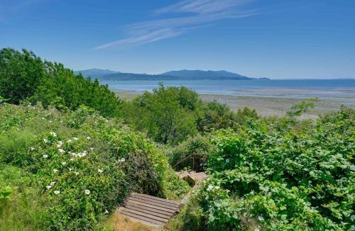 Marietta-Alderwood House | Waterfront Bellingham Bliss: Steps to Beach!
