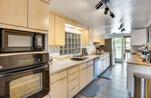University Place Cabin | Waterfront Cabin w/Stunning Sound Views