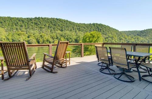 Mountain Home House | Waterfront Cabin on White River w/Deck + Patio!