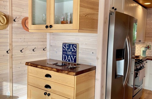Edgerton Cabin | Waterfront Cabin with Kayaks - Cozy and Modern - Perfect for Two!