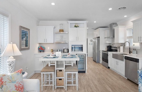 Jensen Beach Cottage | Waterfront End Unit SkyDeck, Resort Pool & River Views