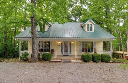 Cadiz House | Waterfront Group Getaway Near Land Btwn the Lakes