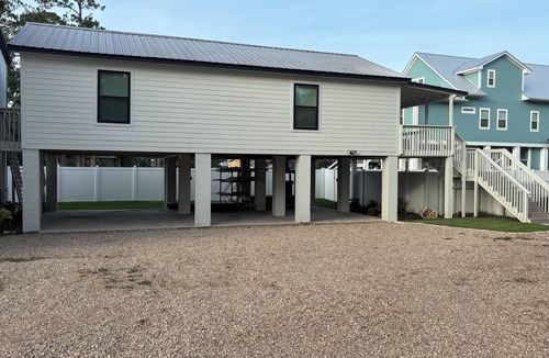 Steinhatchee House | Waterfront House with floating Boathouse, can sleep 7. Boat ramp .6 miles