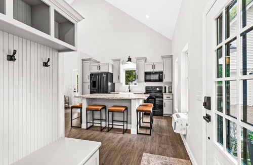 Kettle River House | Waterfront, newly built lakehouse | near st. parks