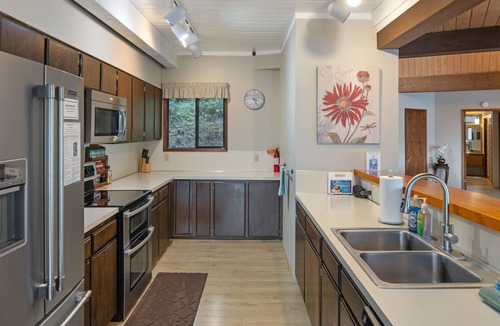 Friday Harbor House | Waterfront! On beautiful Mitchell Bay! (HV)