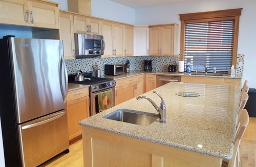 Langley House | Waterfront + Patio + Saratoga Views | Mins to Langley | Cascade View Haven