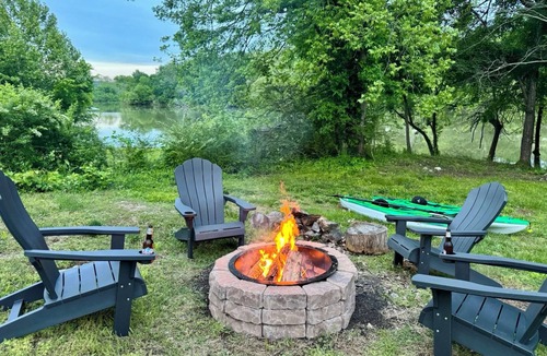 Dover Cottage | Waterfront Private Retreat - Near Downtown