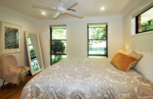 Elizabeth Beach House | Wee Five - Pet Friendly - Byo Linen