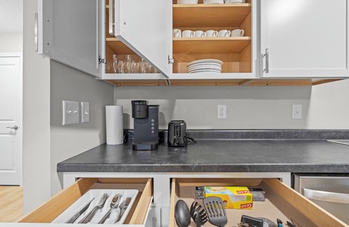 Springfield Apartment | West Side Cozy Home IV, Pet friendly
