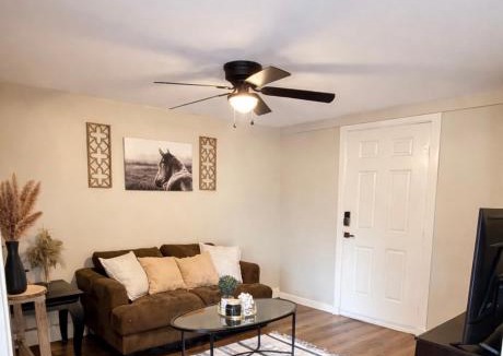 Southeast Houston Apartment | Western Studio