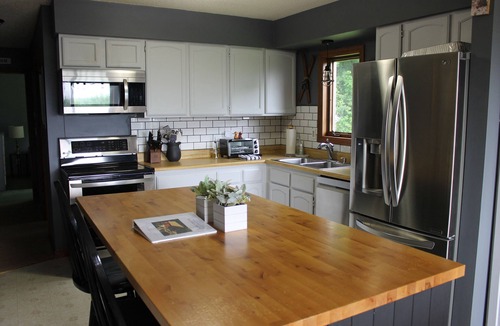 Chester House | WhiSki Cabin - 12 Acres With a Mountain View!
